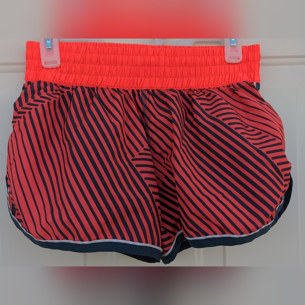 Under Armour Heat Gear Women's Medium Coral & Gray Lined Gym Shorts